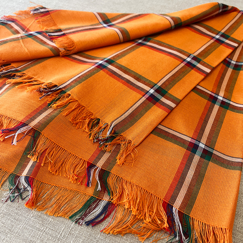 Perä-Pohjolan pieni ruudullinen huivi